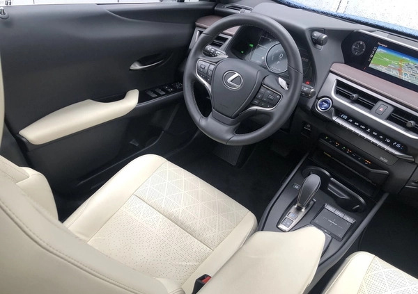 Lexus UX cena 205900 przebieg: 18000, rok produkcji 2022 z Ciężkowice małe 596